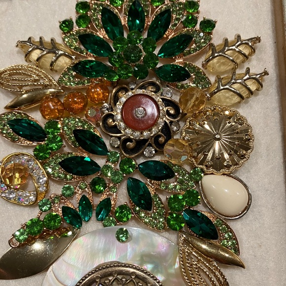 FRAMED JEWELRY ART COLLAGE IN VINTAGE FRAME HANDMADE UNIQUE OOAK GIFT 🎁 IDEA - Picture 4 of 15